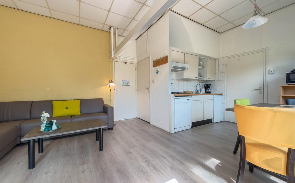 Roompot Schin Op Geul Born Bilik gambar
