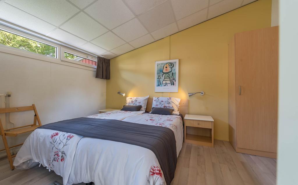 Roompot Schin Op Geul Born Bilik gambar