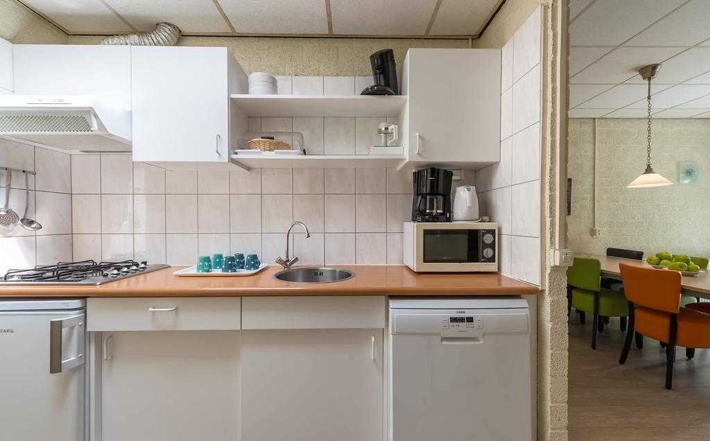 Roompot Schin Op Geul Born Bilik gambar