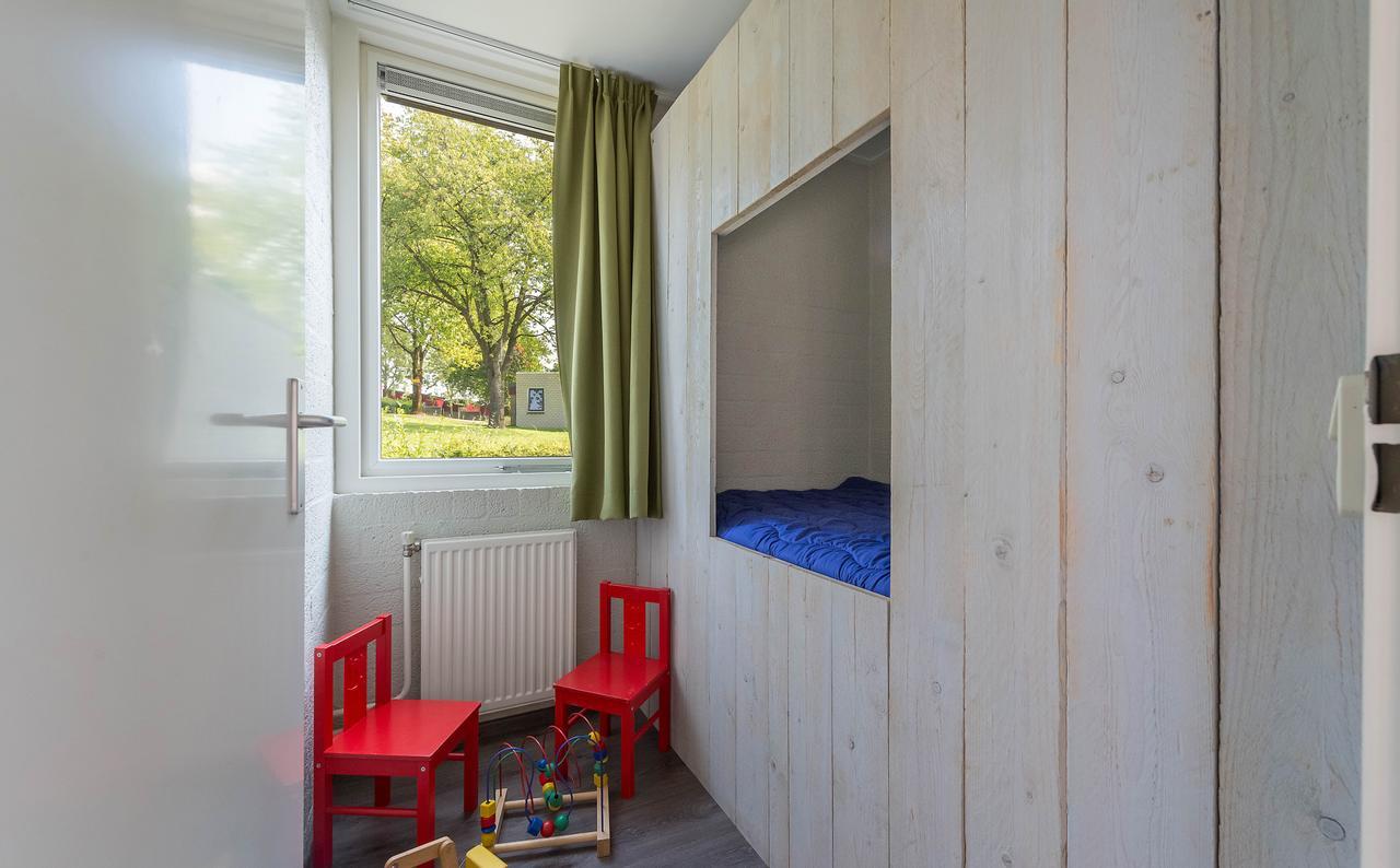 Roompot Schin Op Geul Born Bilik gambar