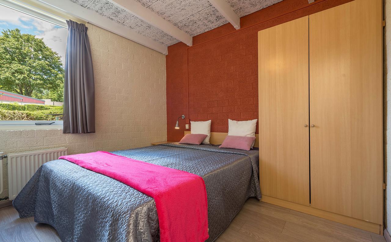 Roompot Schin Op Geul Born Bilik gambar