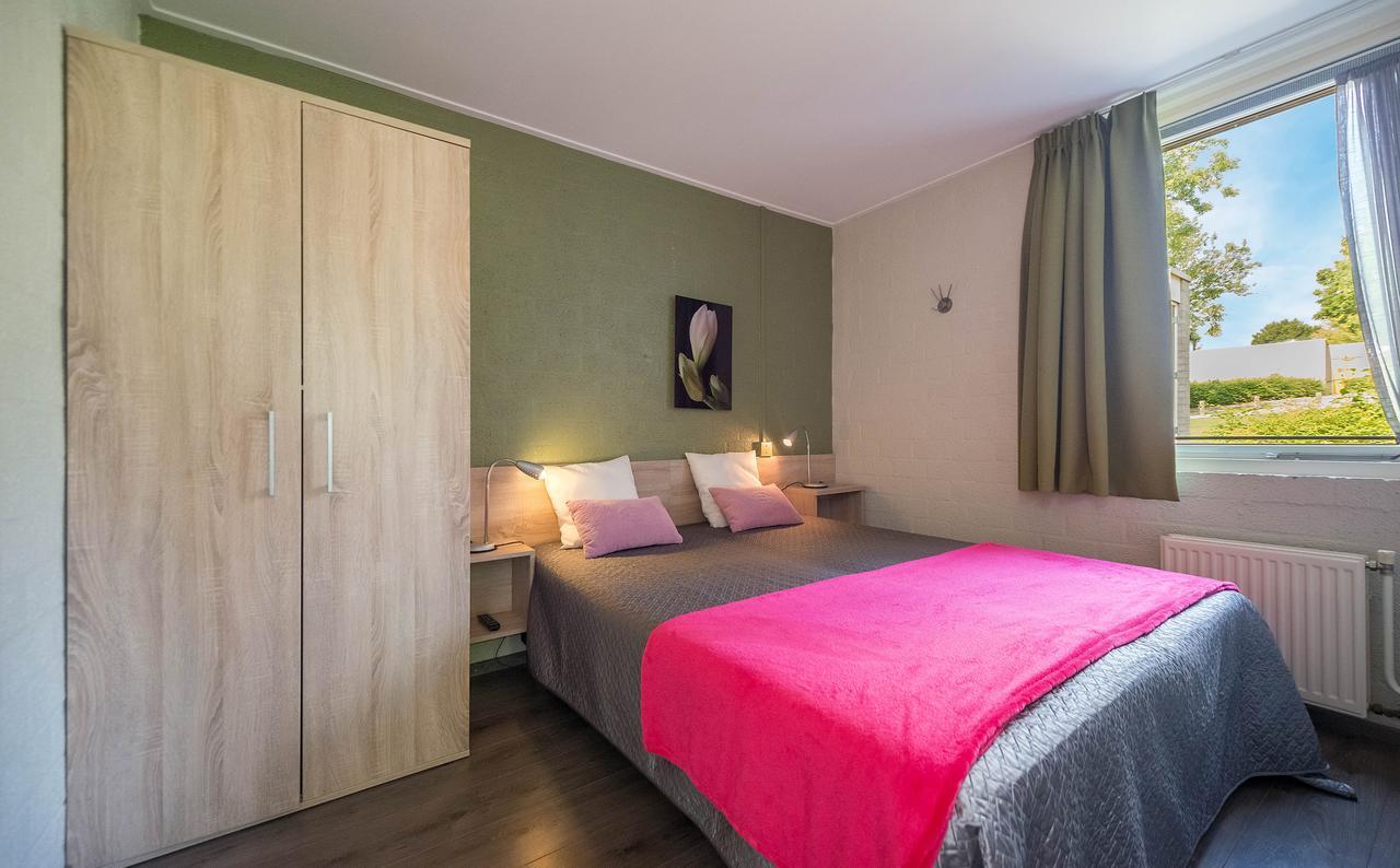 Roompot Schin Op Geul Born Bilik gambar